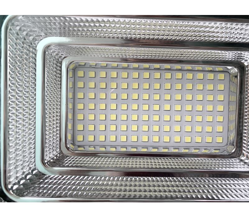 Cận cảnh 98 ChipLED 5054 bên trong đèn pha năng lượng mặt trời