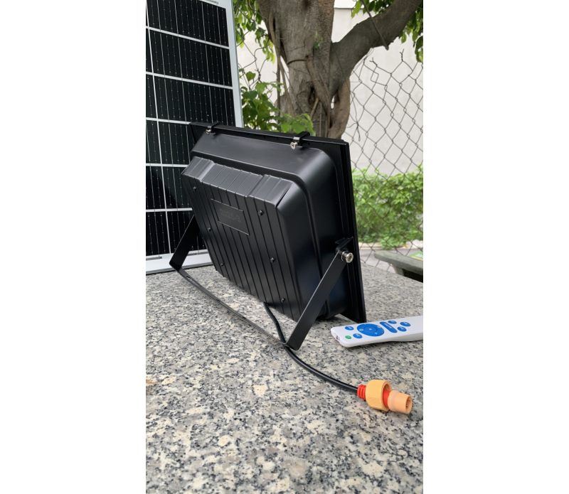 Đèn pha năng lượng mặt trời 100W ChipLED 5054 — ANH TÚ SOLAR