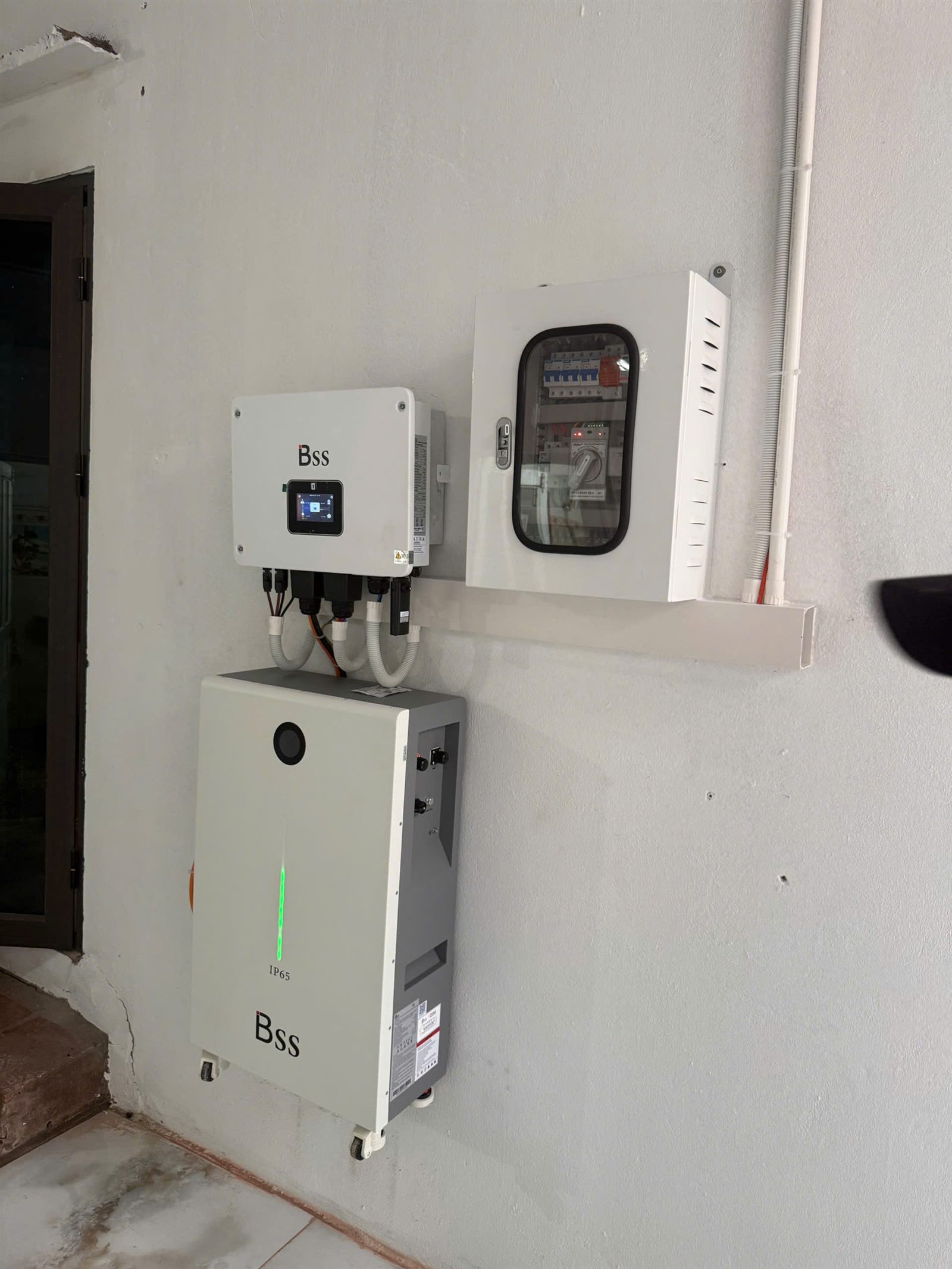 Mưa đá có làm vỡ tấm pin mặt trời không? Kiểm ra sao