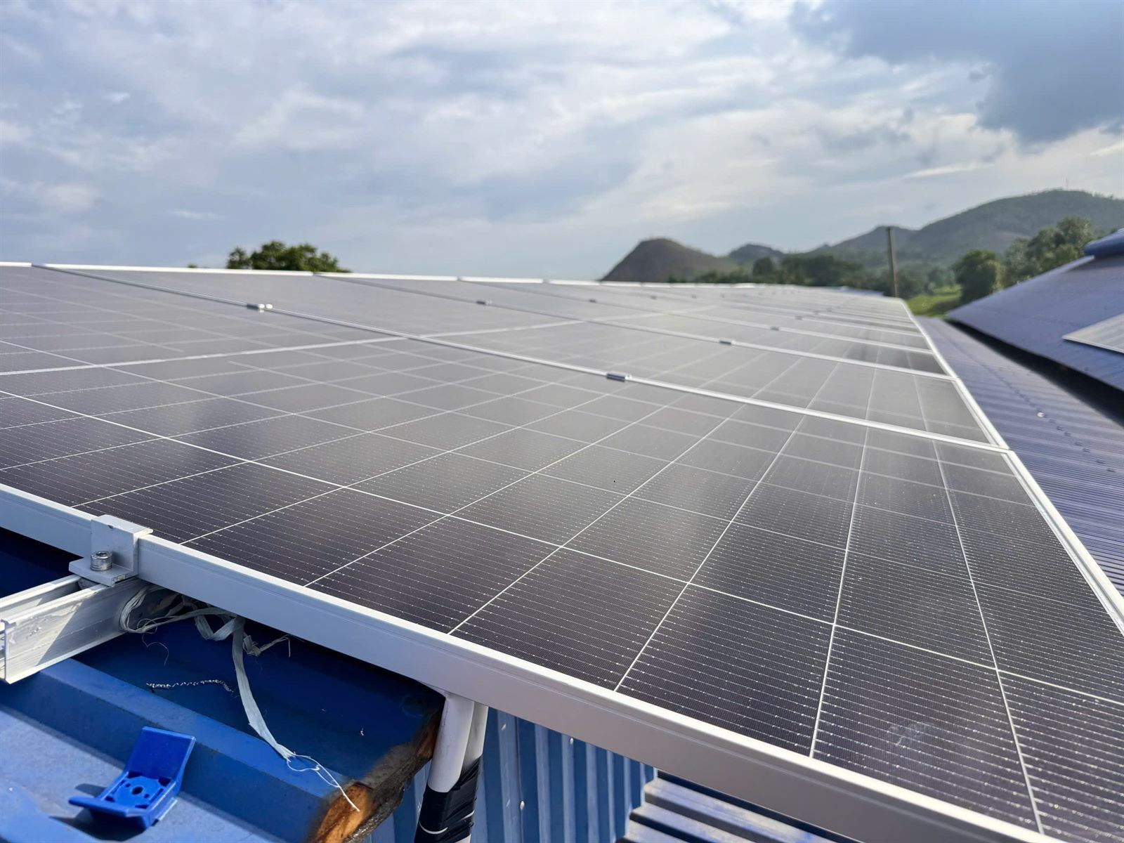 Chi phí lắp điện mặt trời 6kWp ở miền Bắc hết khoảng bao nhiêu?